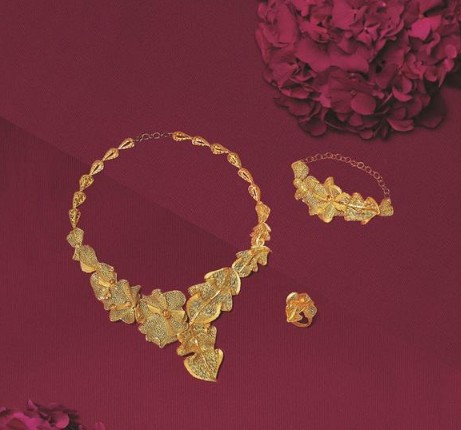 英皇珠宝推出中式足金婚嫁珠宝——“幸福花嫁系列”