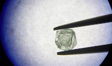 俄罗斯发现全球首例神奇的“套娃钻石”
