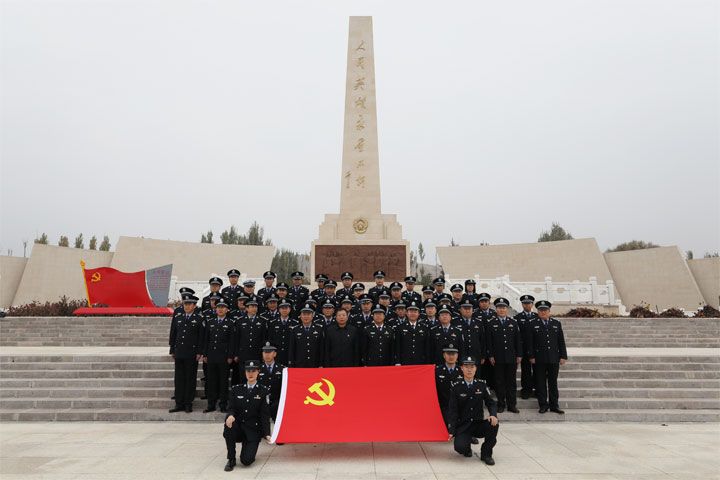 呼和浩特市公安局组织参观大青山红色文化公园