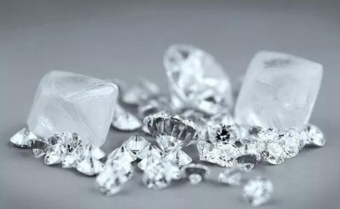 GIA发现了一种能改善天然钻石重量和颜色的生长合成层