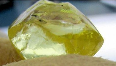 英国钻石开采商开采到一颗重达54ct的黄钻原石