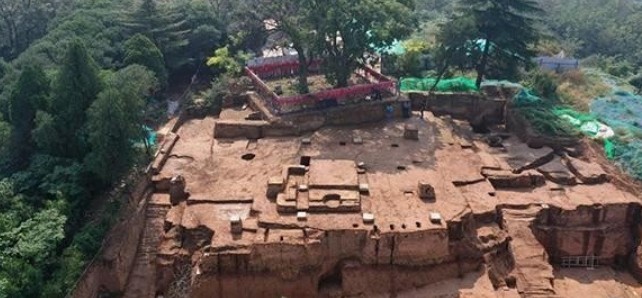 考古人员对唐华清宫朝元阁遗址进行发掘