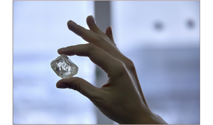 ALROSA发现一颗重达230克拉的宝石级钻石