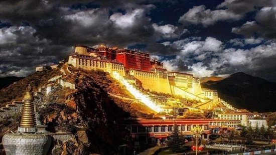 中国“最奢侈”的寺庙 用黄金、珠宝筑造而成