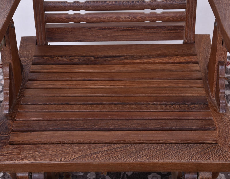 “苏汀小镇中式古典摇椅”一套红木家具多少钱