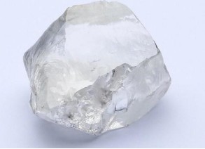 莱索托王国Letšeng矿区开采出一颗重达183ct的钻石原石