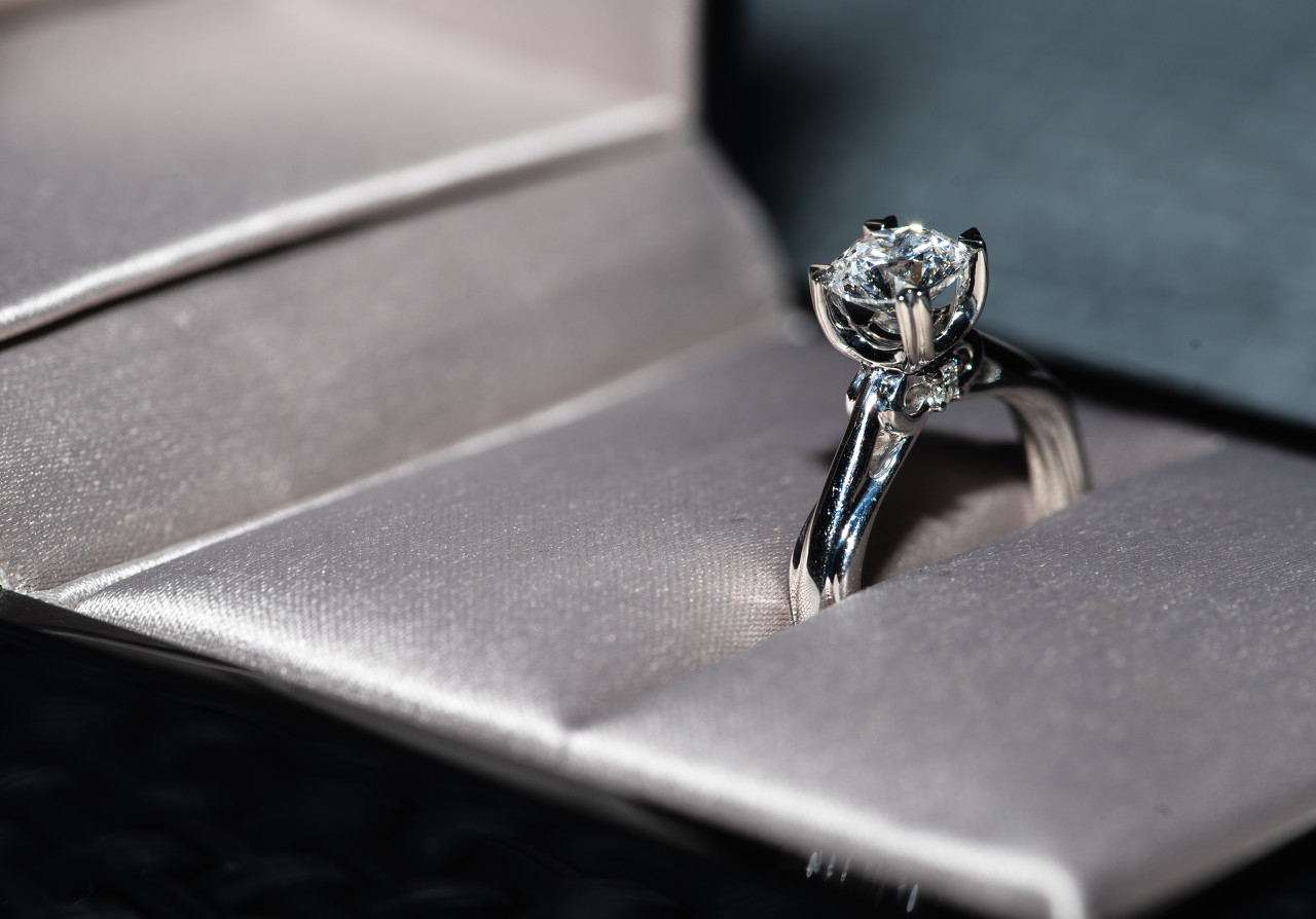 被称为“爱情金属”的铂金求婚钻戒什么价格？